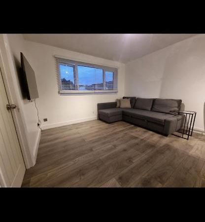 Modern 2 Bed Apartment & Free Parking Canterbury Buitenkant foto