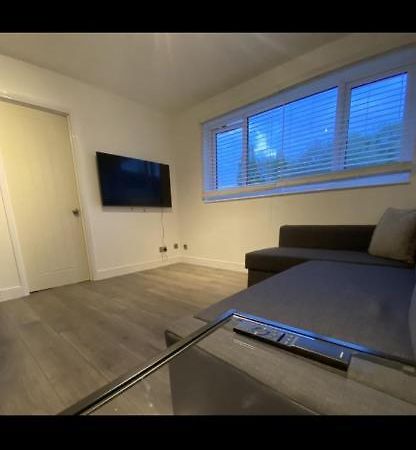 Modern 2 Bed Apartment & Free Parking Canterbury Buitenkant foto