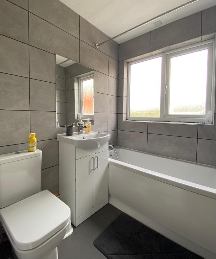 Modern 2 Bed Apartment & Free Parking Canterbury Buitenkant foto