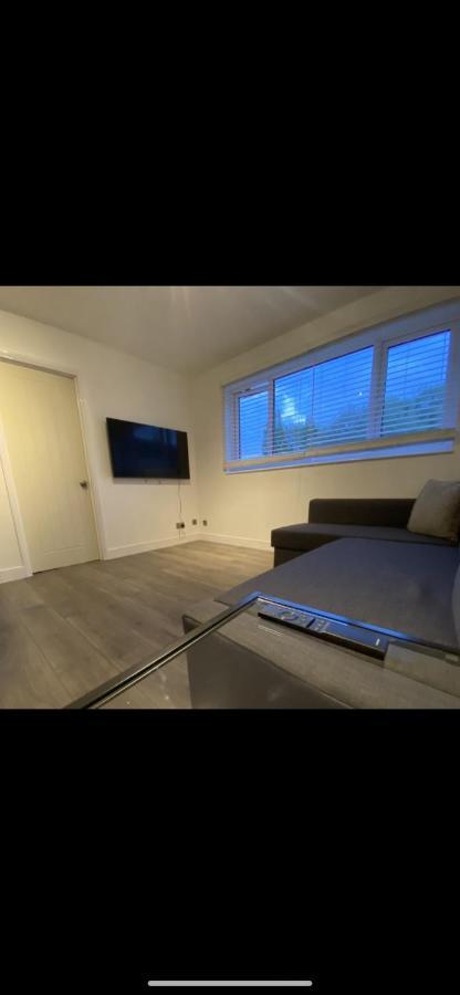 Modern 2 Bed Apartment & Free Parking Canterbury Buitenkant foto