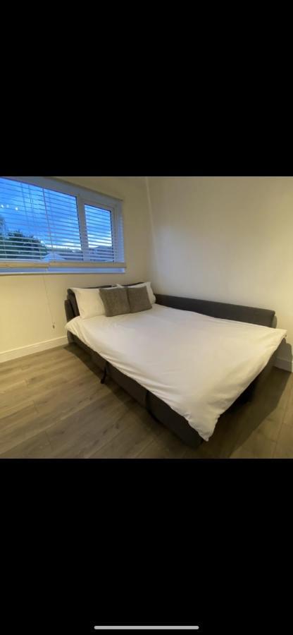 Modern 2 Bed Apartment & Free Parking Canterbury Buitenkant foto
