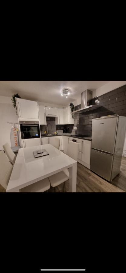 Modern 2 Bed Apartment & Free Parking Canterbury Buitenkant foto